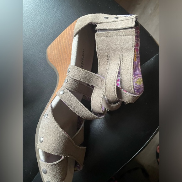 Sporty super comfy size - Picture 9 of 12